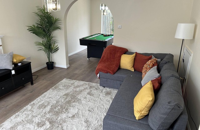 Cozy 3 Bedrooms Birmingham House with Pool Table