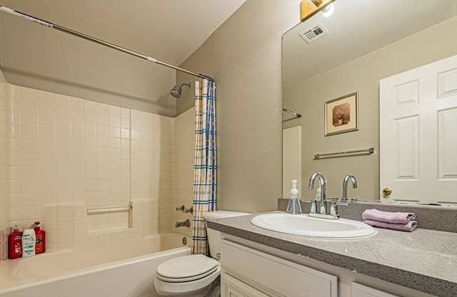 Cozy 3 Bedrooms with huge backyard and patio