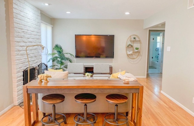 Cozy 3 Br private house near Disneyland, Anaheim Convention, Old town Orange