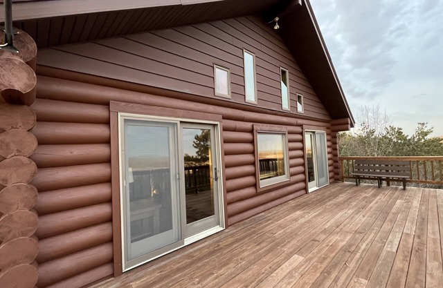 Cozy 3 story Log Cabin with space for the entire family and an amazing view