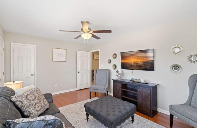 Cozy 3BR Davidson Bungalow Sleeps 8 - Jacuzzi