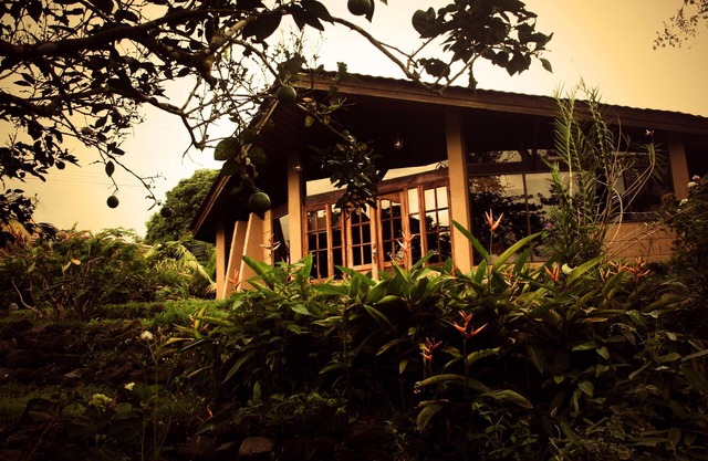 Cozy 3BR Home on Lake Arenal and Arenal Volcano. SEE SUMMARY FOR SPEC OFFER