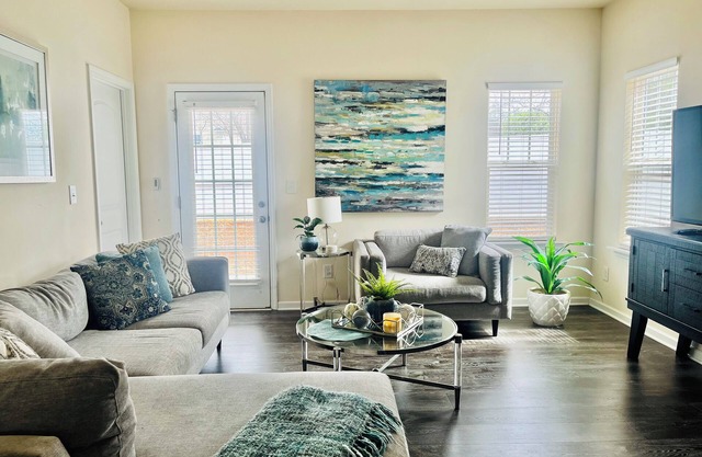 Cozy 3BR Near Uptown, Carowinds, South End & Airport– Pool Access