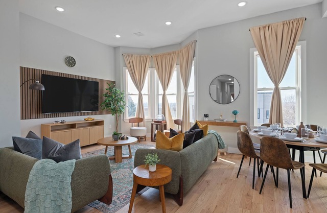 Cozy 3BR Transit-friendly Home PATH&Bus Retro game