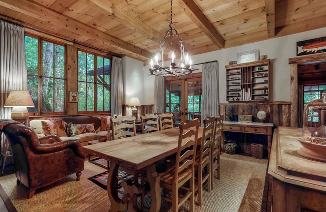 Cozy 4-bedroom cabin - 4 Minutes from Downtown Highlands