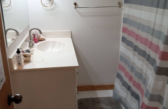 Cozy 4-bedroom cabin with AC, fitness room, WiFi in fantastic Modoc