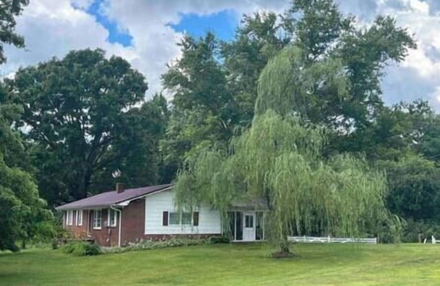 Cozy 4 Bedroom Cottage on Historic 120 acre Farm