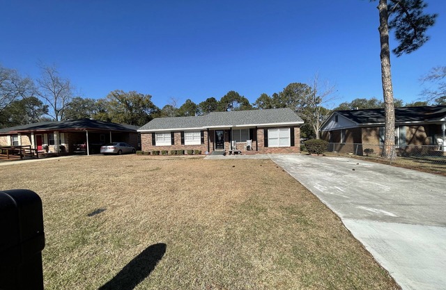 Cozy 4 bedroom House 2.5 bath