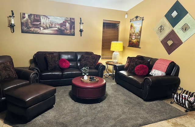 Cozy 4-bedroom house in charming Avondale with WiFi, AC & pool