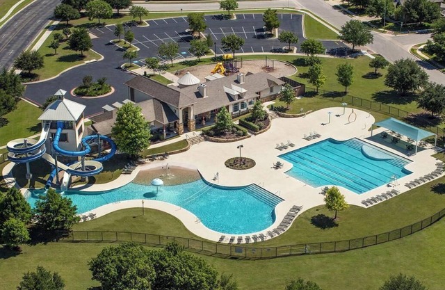 Cozy 4-bedroom house in Austin’s backyard!With a community pool and gym!