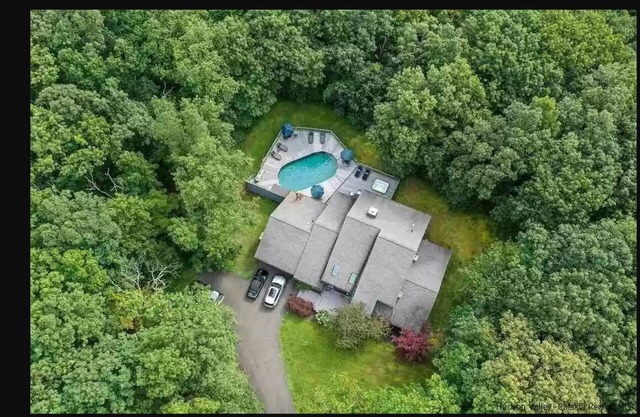 Cozy 4 bedroom, just renovated -with Christmas decor, close to 3 skiing Mt