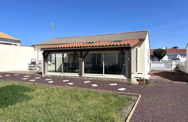 Cozy 4-room House, Sleeps 6, Near St Gilles Croix de Vie, with Garden & Veranda