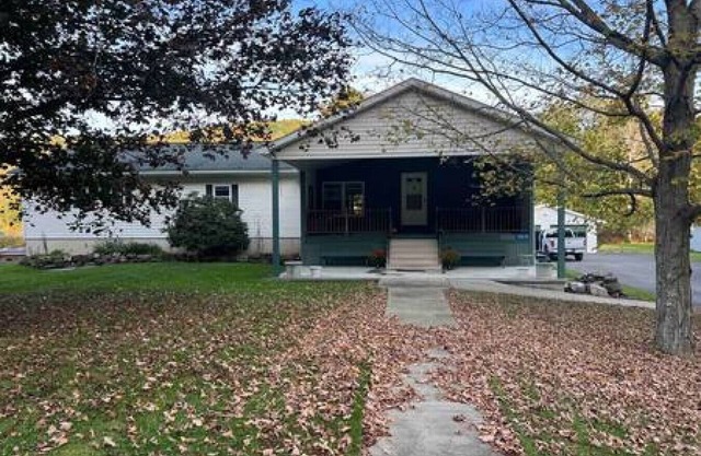 Cozy 4BR Home w/Mountain Views + Firepit