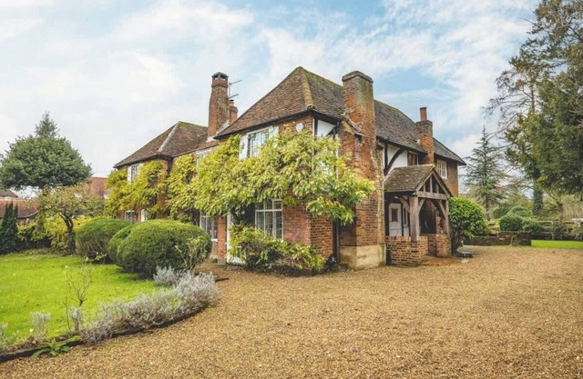 Cozy 5-Bed Cottage Retreat – Perfect for Families