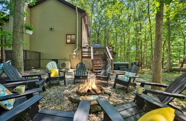 Cozy 5BR, Sleeps 12 w/Hot Tub+Fire Pit+Game Room