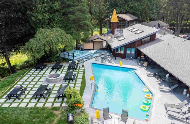 Cozy 7BR Farmhouse w/Pool, Hot Tub, Sauna & More!