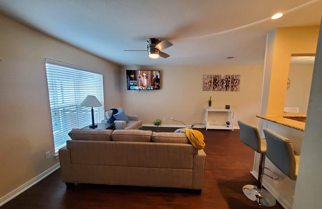Cozy & Affordable 2BR unit w/pool-Great Location!