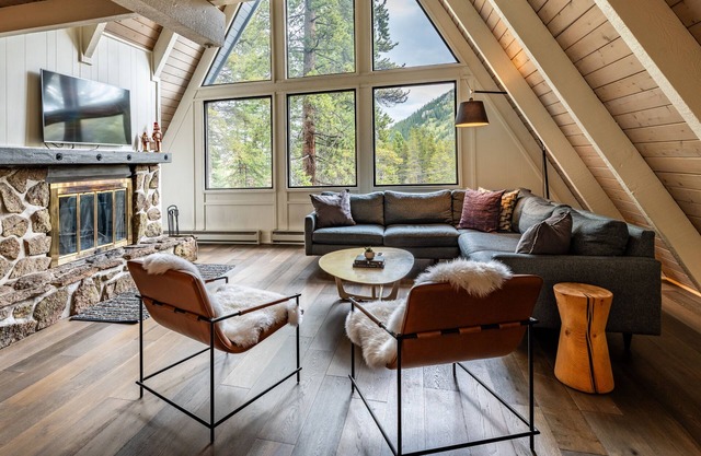 Cozy Aframe 5 min to Breck, Close to Hiking!