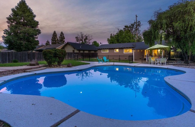 Cozy All Hardwood Home w private POOL in Chico, Ca.