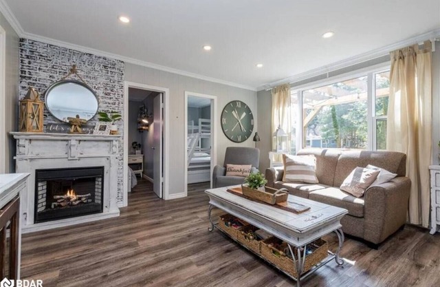 Cozy All-Season Family Cottage in Balm Beach!