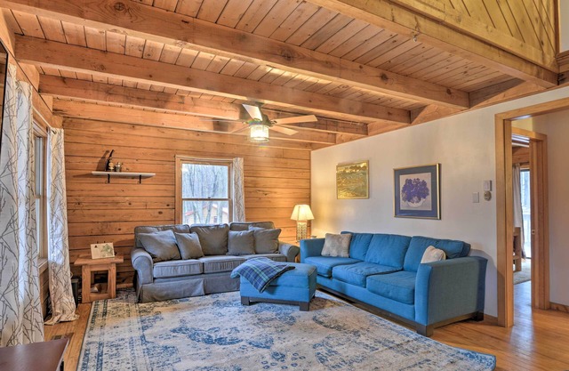 Cozy Alpine Lake Cabin w/Pool & Lake Access!