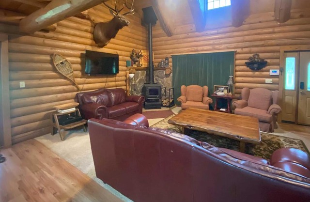 Cozy Alto Cabin on 2 Acres Near Fishing and Skiing!