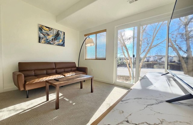 Cozy and Bright 2-Bedroom Haven