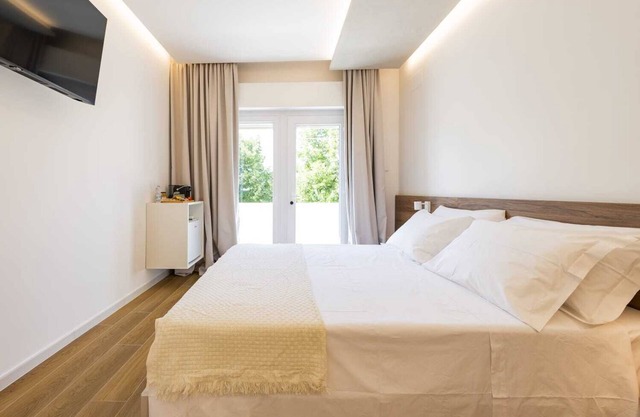 Cozy and elegant facility with great connections!