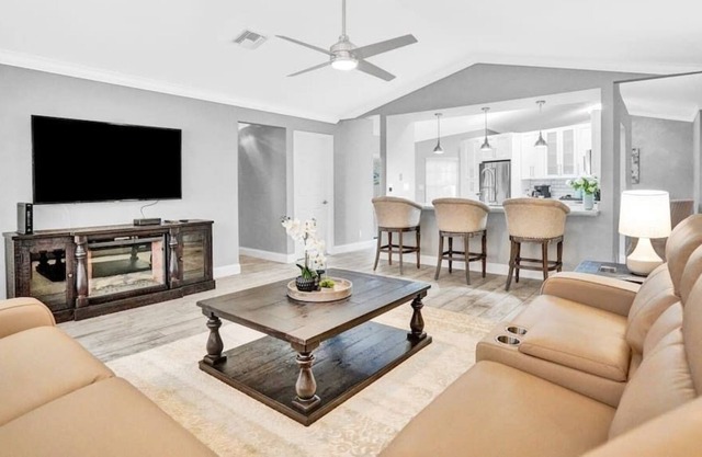 Cozy and Family Friendly 4BR House w/ a pool!