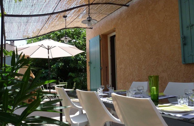 Cozy and family house, near Aix in the heart of the village.