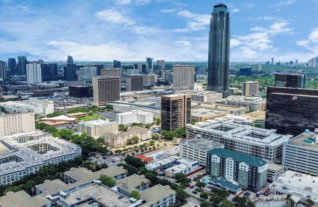 Cozy and Homey | 2-BD/1BT in the Galleria