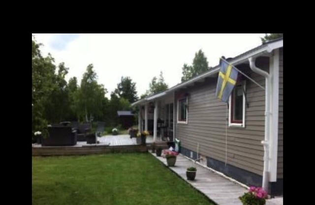 Cozy and Private 3-Bed House with bath Roslagen