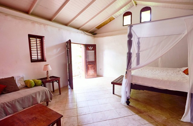 Cozy and Rustic bungalow next to river! Close to interesting sites.