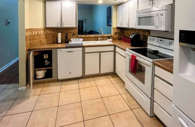 Cozy and serene house w/office space. Pet-Friendly!