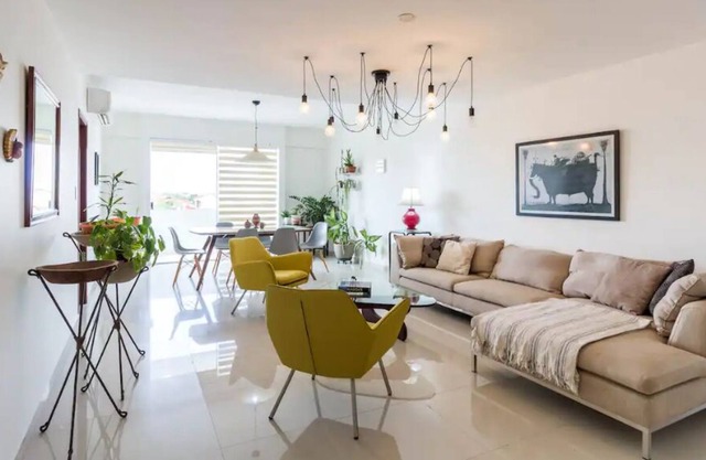 Cozy apartment overlooking the park!