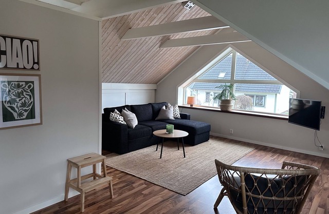 Cozy apartment in own house with terrace near Lassalyckan