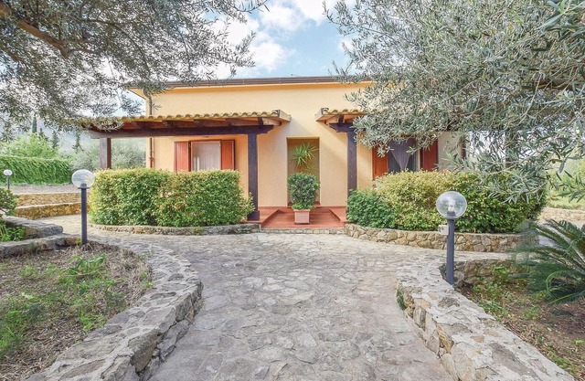 Cozy apartment in San Nicola L'Arena