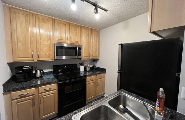 Cozy apartment in Altamonte with 24H Gym, Dog Run, Tennis Court, and Pool