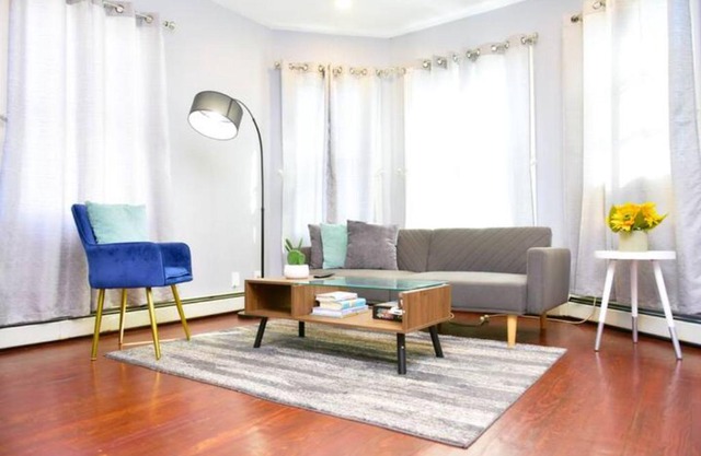 Cozy apartment 3rd 10min Walk Downtown and City View