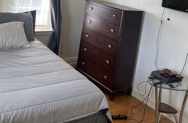 Cozy Apartment 6 minutes away from Sentara Norfolk General Hospital!