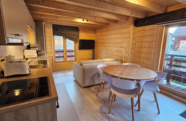 Cozy apartment near train station, with balcony on quiet street