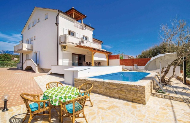 Cozy apartment in Barbat with WiFi