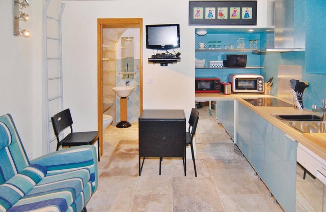 Cozy apartment in Beaucaire with WiFi