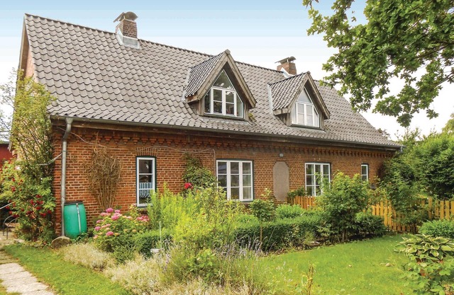 Cozy apartment in Flüggendorf with WiFi
