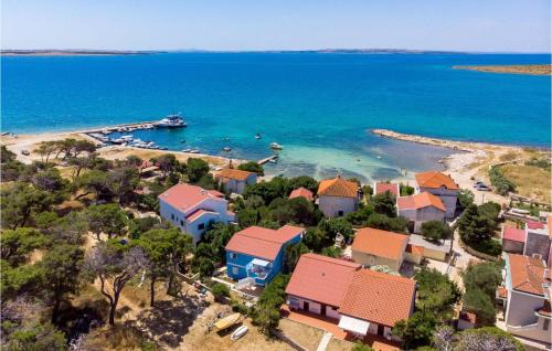 Cozy Apartment In Kosljun With Kitchen