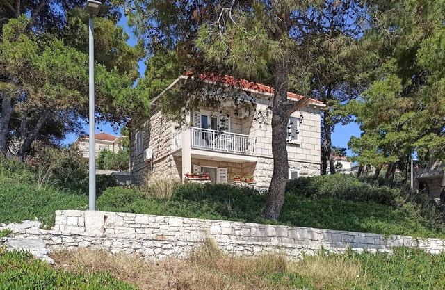 Cozy apartment in Lumbarda with WiFi