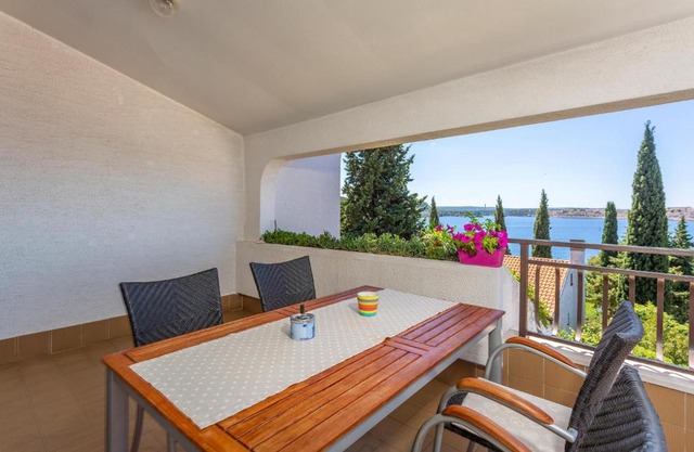 Cozy Apartment In Omisalj With Wifi