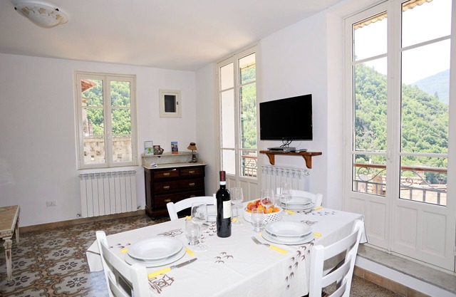 Cozy Apartment in the medieval heart of Pigna with panoramic views