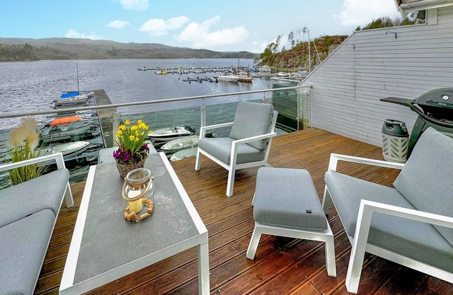 Cozy apartment in Uggdal with WiFi