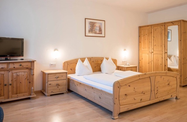 Cozy Apartment Krokus with Mountain View, Wi-Fi, Sauna, Terrace & Balcony; Parking Available